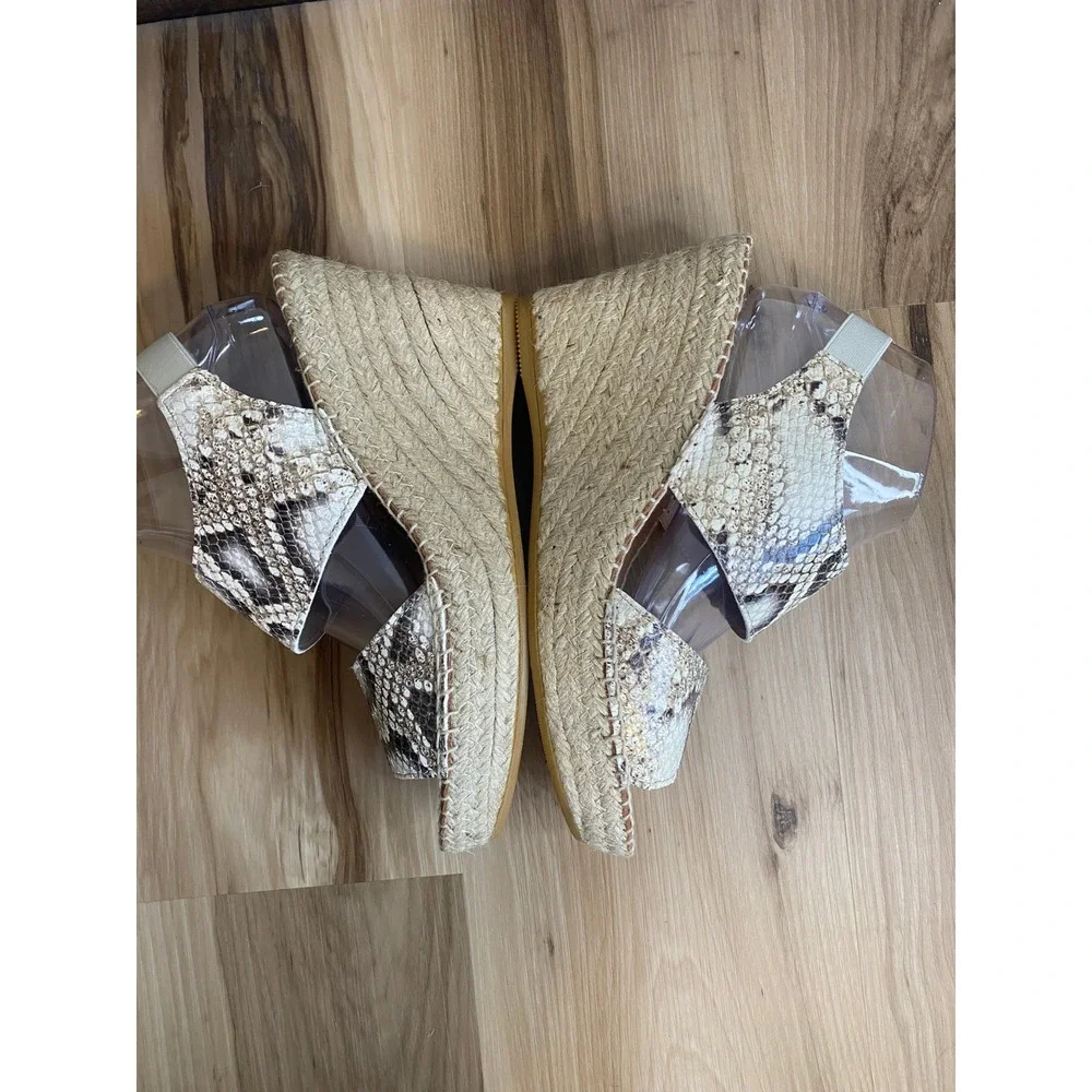 New in Box! Andre Assous Reese Hi Sand Snake Espadrille Wedge Sandals Size 10